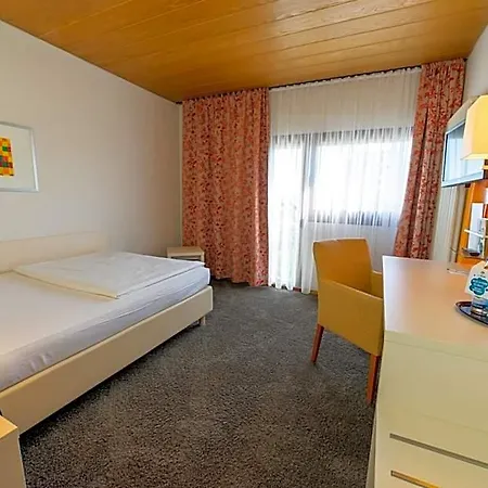 Stadt-gut-hotel Filderhotel فندق اوستفيلدن
